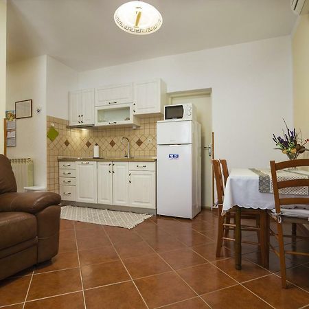 Apartments Janko ロヴィニ エクステリア 写真