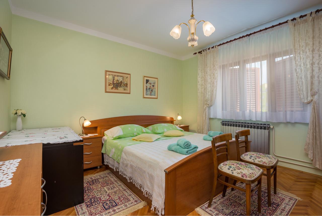 Apartments Janko ロヴィニ エクステリア 写真
