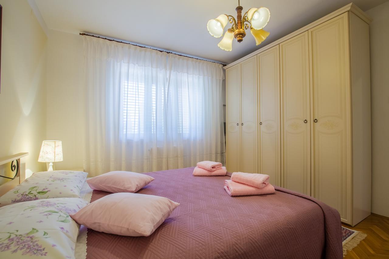 Apartments Janko ロヴィニ エクステリア 写真