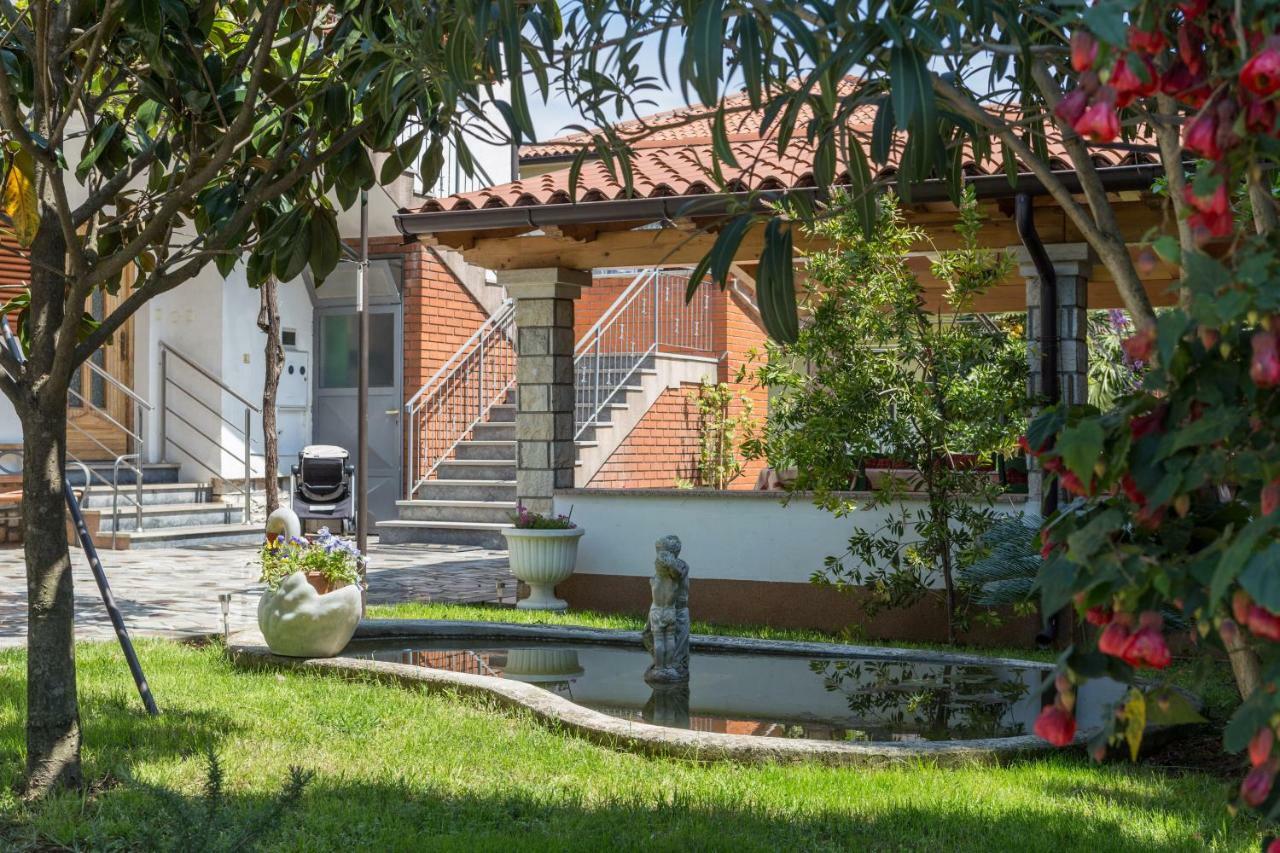 Apartments Janko ロヴィニ エクステリア 写真