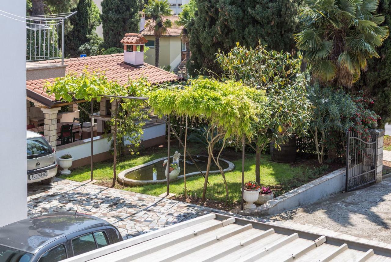 Apartments Janko ロヴィニ エクステリア 写真