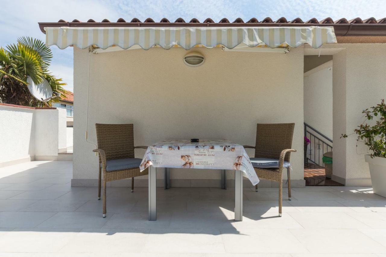 Apartments Janko ロヴィニ エクステリア 写真