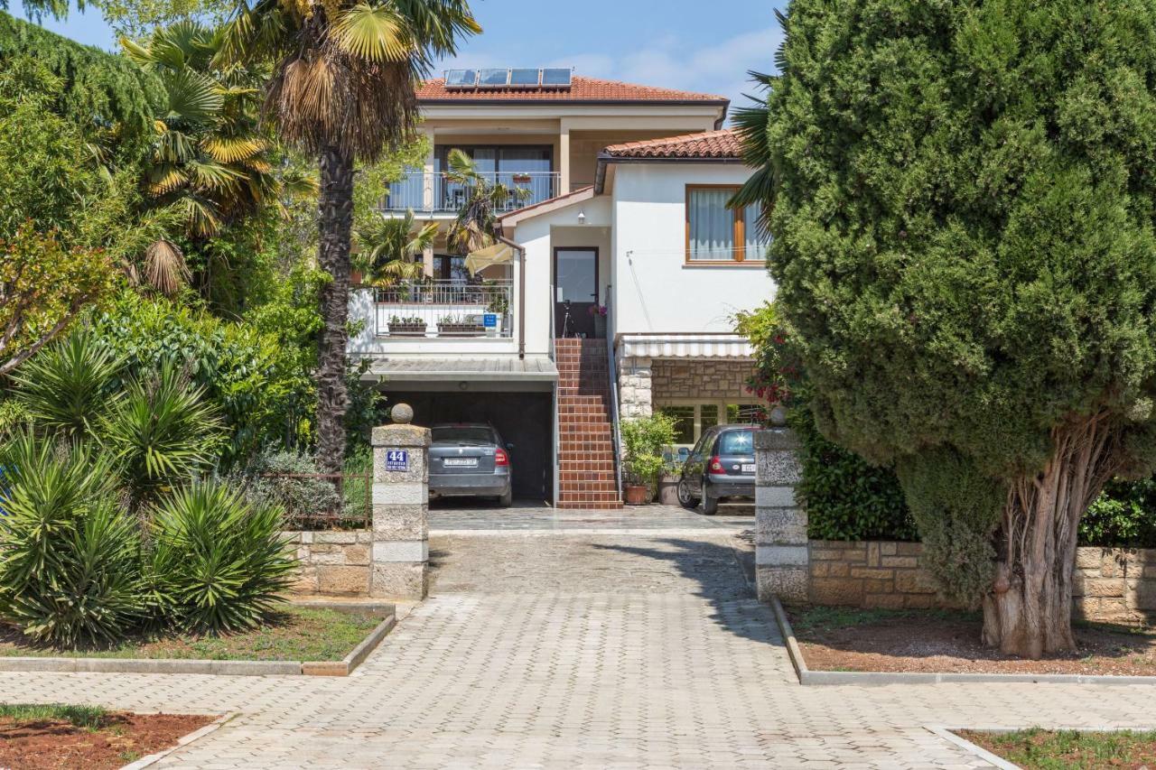 Apartments Janko ロヴィニ エクステリア 写真