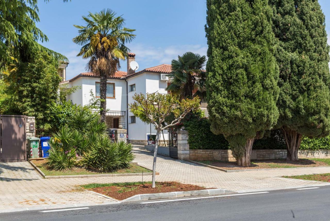 Apartments Janko ロヴィニ エクステリア 写真
